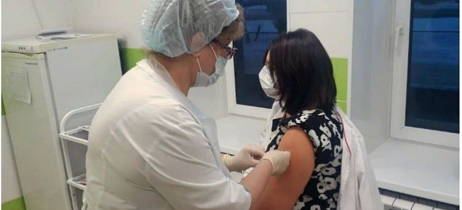 В Серове началась вакцинация медиков от коронавируса