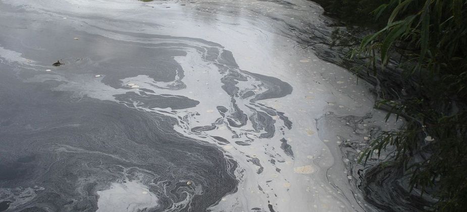 «Сточная канава – ей точное определение». Серовчанин побывал в Новой Ляле и ужаснулся состоянию реки