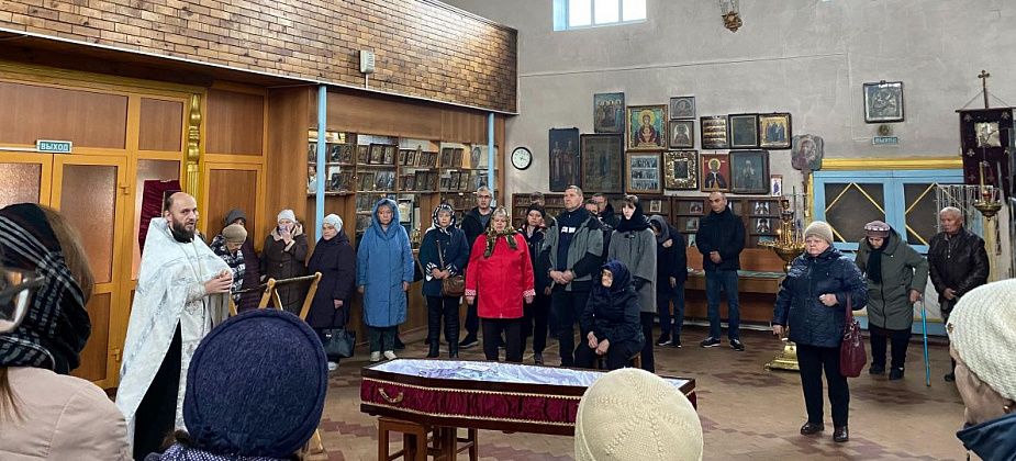 "Мама погибла от переохлаждения". Похоронили серовчанку, найденную в домике на болоте