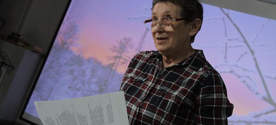 “Взгляд на мир вокруг меня”. Марина Демчук презентовала серовчанам юбилейный сборник стихов