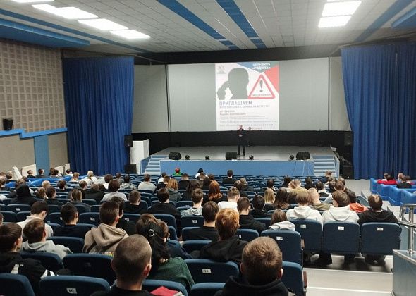 Руководство полиции Серова беседует  с горожанами о мошенниках