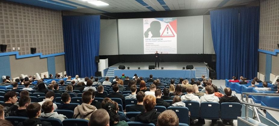 Руководство полиции Серова беседует  с горожанами о мошенниках