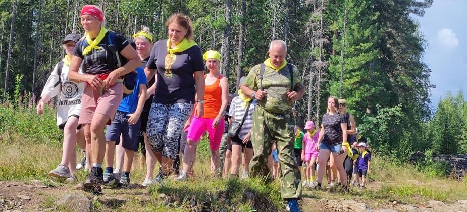 В рамках проекта "Семейное путешествие" серовчане покорили гору Черная и скалы Блины