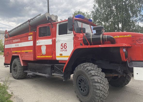 В серовской пятиэтажке горел электрический щиток в подъезде