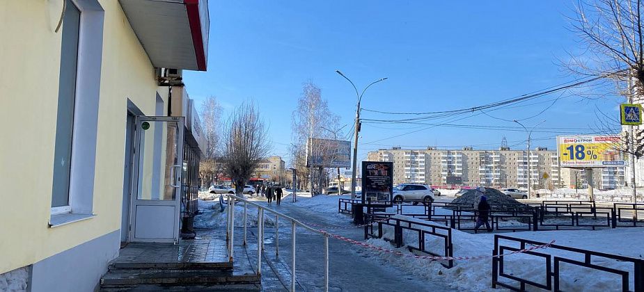 Власти Серова сообщили, что сосулька на ребенка упала не с крыши дома, а с балкона пятого этажа