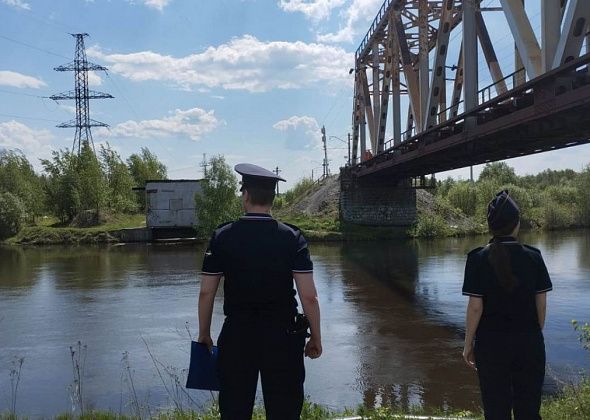 После падения ребенка из окна и утопления школьника полиция просит не оставлять детей без присмотра