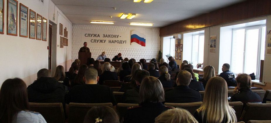 В годовщину вывода войск из Афганистана с полицией Серова встретился ветеран тех событий 