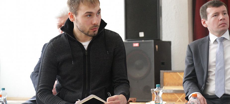 К решению проблемы передвижения лесовозов по улицам Красноярки подключился депутат Госдумы Антон Шипулин