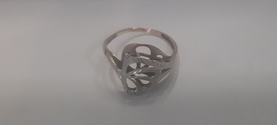 Серовчанка пришла в гости к знакомой, чтобы выпить пива, и украла золота на 40 тысяч