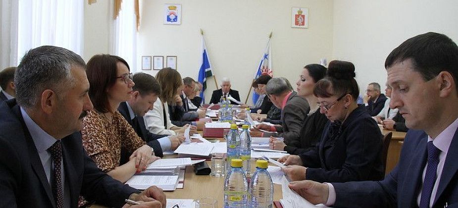 Серовские депутаты не увидели нарушений, когда присваивали звание Почетного гражданина врачу Власову
