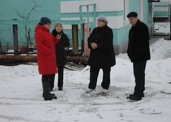Горожане жалуются на проблемы, которые возникли из-за замены труб: “Убиться же можно!”