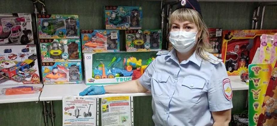 Инспекторы ГИБДД Серова посетили места продажи велосипедов и самокатов