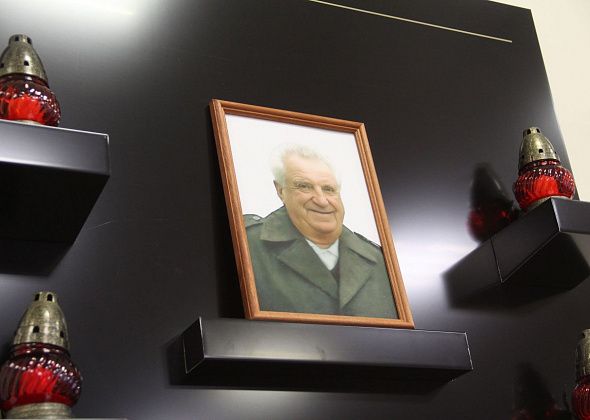 "Мы потеряли выдающегося человека, легенду". Серовчане простились с Рудольфом Жуйковым