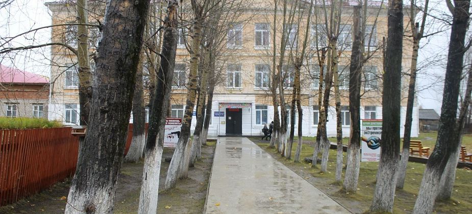 Директор школы Восточного принимала на работу своих родственников. Прокуратура Серова нашла нарушения