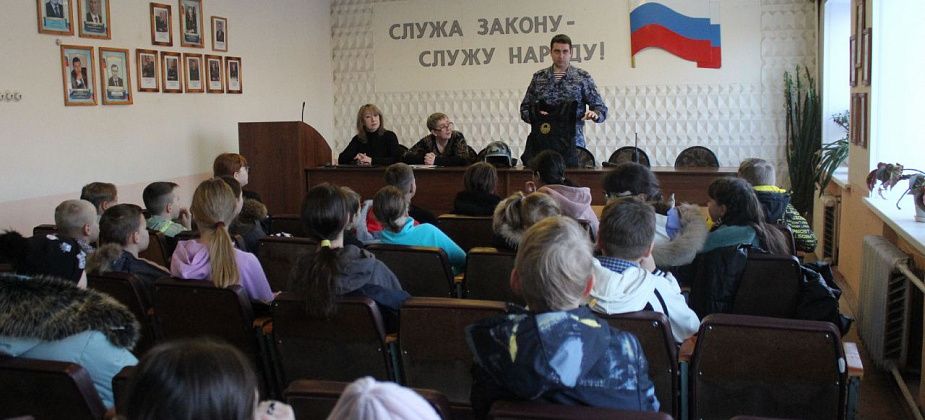 Полиция Серова рассказала школьникам о вреде наркотиков и правилах использования самокатов