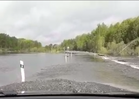 Дорогу между Сосьвой и Гарями продолжает подтапливать