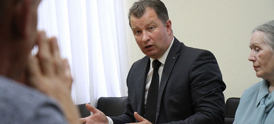 Глава Серова встретился с садоводами, которые отремонтировали мост