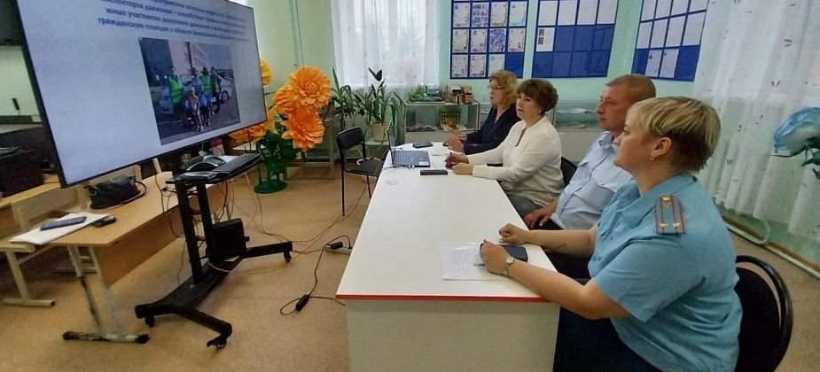 ГИБДД Серова приняла участие в общешкольном родительском собрании