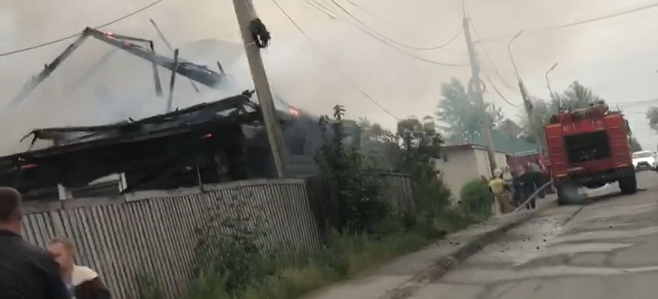 В Серове горел частный дом по улице Калинина