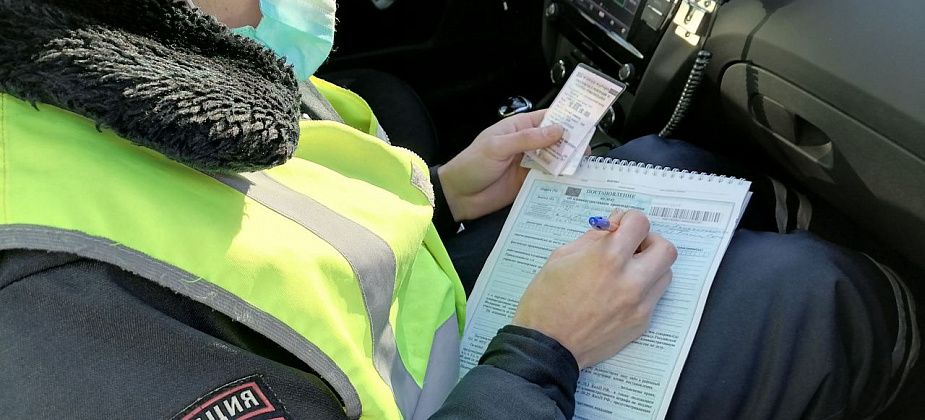 Инспекторы ГИБДД Серова вновь проверили, как серовчане перевозят детей-детсадовцев