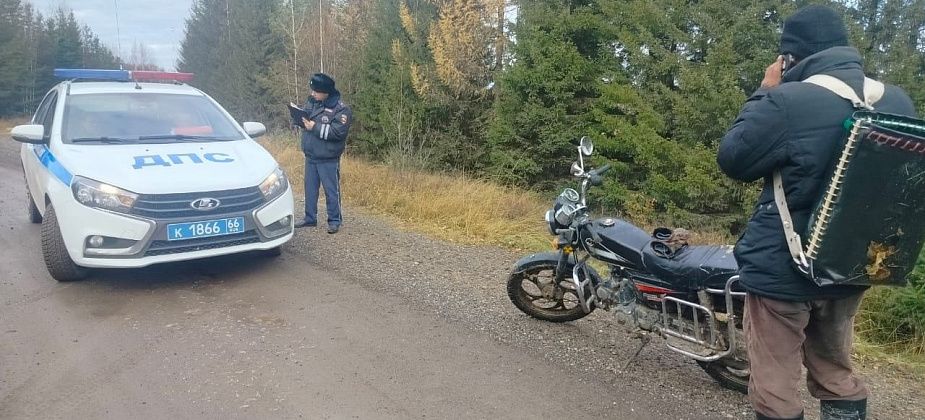 В Красноглинном Госавтоинспекция поймала “бесправника” без шлема на мопеде