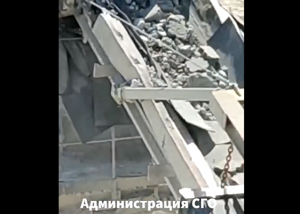 Мэрия Серова опубликовала видео процесса дробления плитки с Преображенской площади 