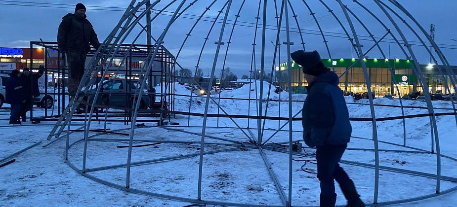 На кольцевой развязке в Серове установят гигантский светящийся "елочный шар"
