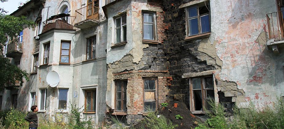 Серовская городская прокуратура нашла нарушения в аварийном доме №2 по улице Пристанционной