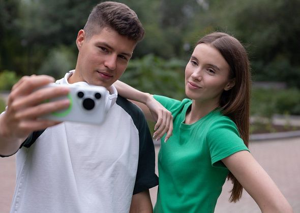 В Свердловской области смартфоны с ИИ догоняют фоторедакторы по росту популярности