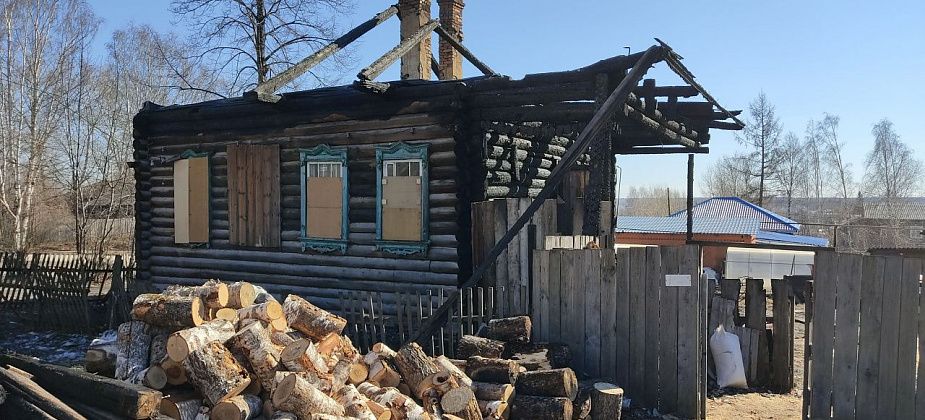 В Серове семье Чиниловых нужна помощь, чтобы восстановить сгоревший дом