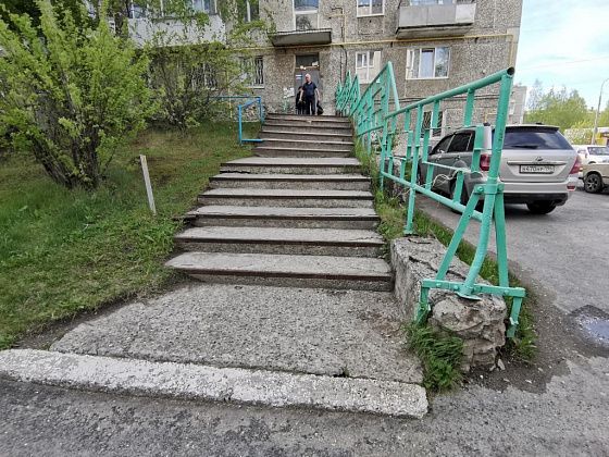 Разрушающуюся лестницу на Некрасовской до конца года обещает отремонтировать администрация Владивостока – Новости Владивостока на VL.ru