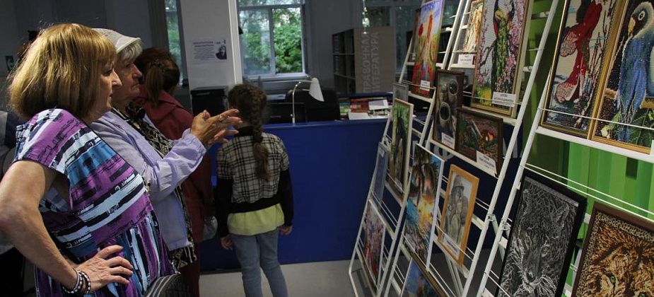 В Серове в Центральной библиотеке открылась выставка творчества инвалидов