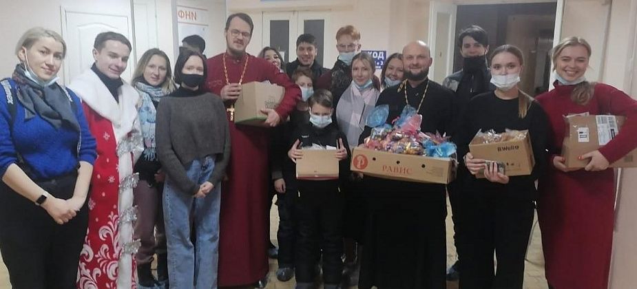 Серовская епархия раздает подарки, собранные в ходе благотворительной акции "Чудо Рождества"
