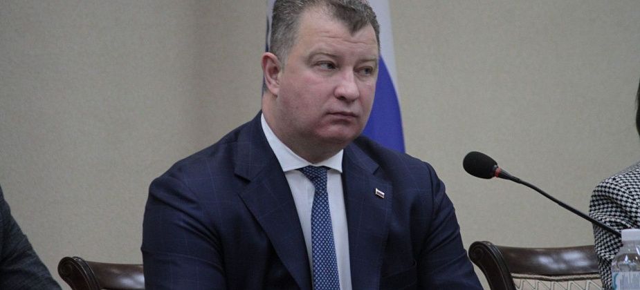 Василий Сизиков написал заявление об увольнении с поста главы Серова?