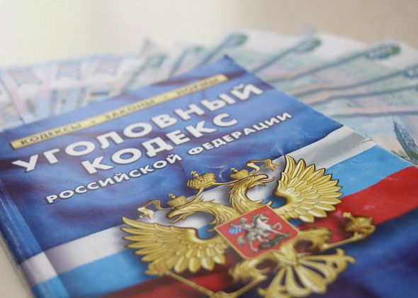 Серовчанку подозревают в краже 130 тысяч рублей у родной бабушки. Деньги отправляла возлюбленному