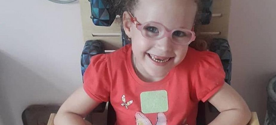 На оплату курса реабилитации для шестилетней Кристины не хватает 110 тысяч рублей. Поможем?