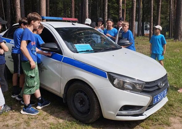 В серовской «Чайке» прошли «Зарядка со стражем порядка» и правовой квест «Безопасное лето»
