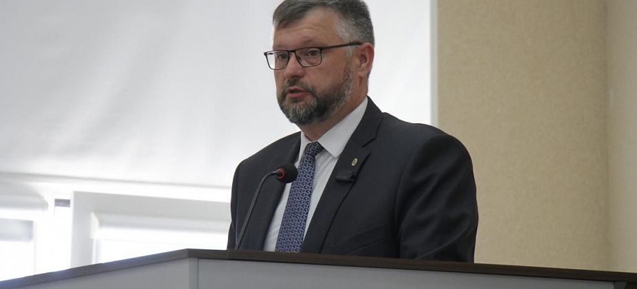 “Голосование будет многодневное – это 99,9% вероятность”. Серов готовится к выборам в Госдуму и ЗакСо