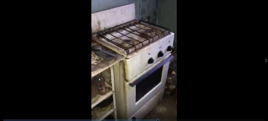 В Серове газовики, приехав по жалобе на запах газа, обнаружили захламленную квартиру, самовольно подключенную к сетям