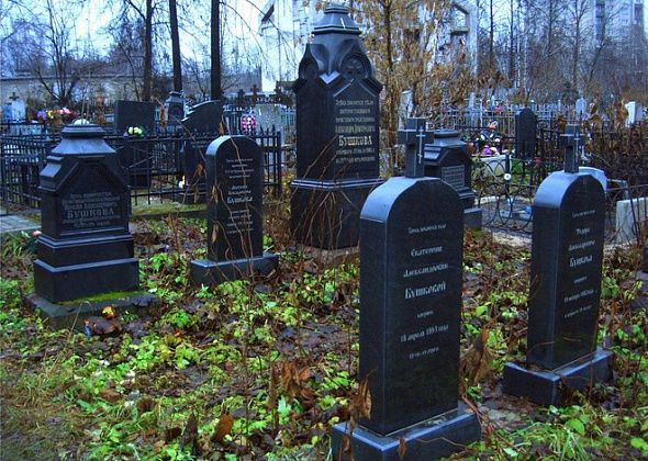 На Троицу в Сосьве осквернили могилы на кладбище: "Целая серия актов вандализма"
