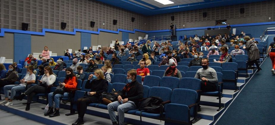 В «Ночь искусств» серовчанам показали «Подольских курсантов»