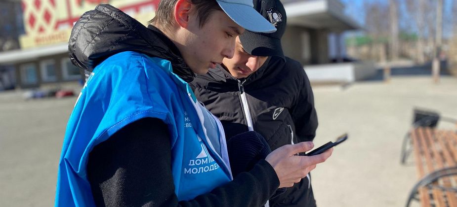 Волонтеры помогают серовчанам разобраться с голосованием за благоустройство