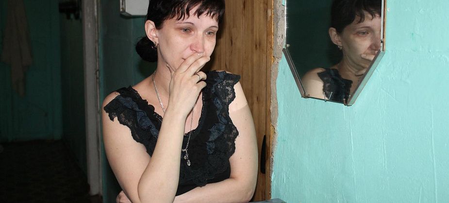 Жительница аварийного серовского общежития обратилась за помощью к детскому омбудсмену