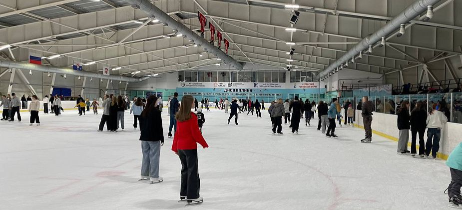 Ледовая арена Серова начинает сезон проката коньков
