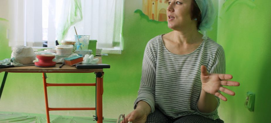 “Детские эмоции дороже всяких денег!”. Екатеринбургская художница рисует сказочные истории на стенах палат серовского паллиативного отделения