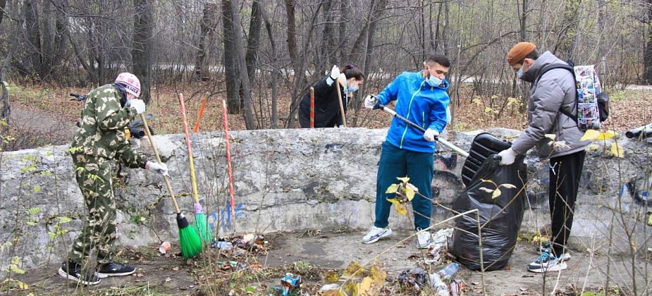В Серове начались субботники 