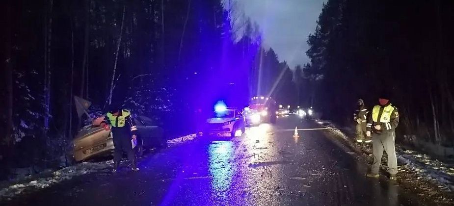 В ДТП на трассе под Серовом погибли женщина и ребенок