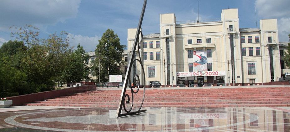 Дворец культуры металлургов Серова приобретает баян за 650 тысяч рублей