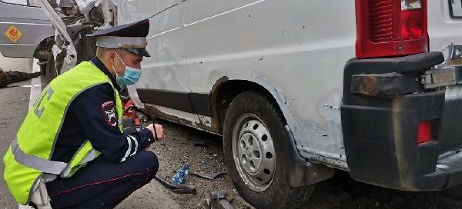 В ДТП на Серовском тракте погибли два человека, один - пострадал