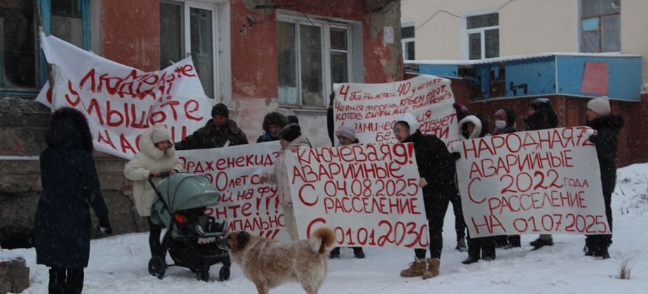 "У нас есть черная плесень, крысы едят котов, сифилис, туберкулез". К президенту обратились серовчане из аварийных домов
